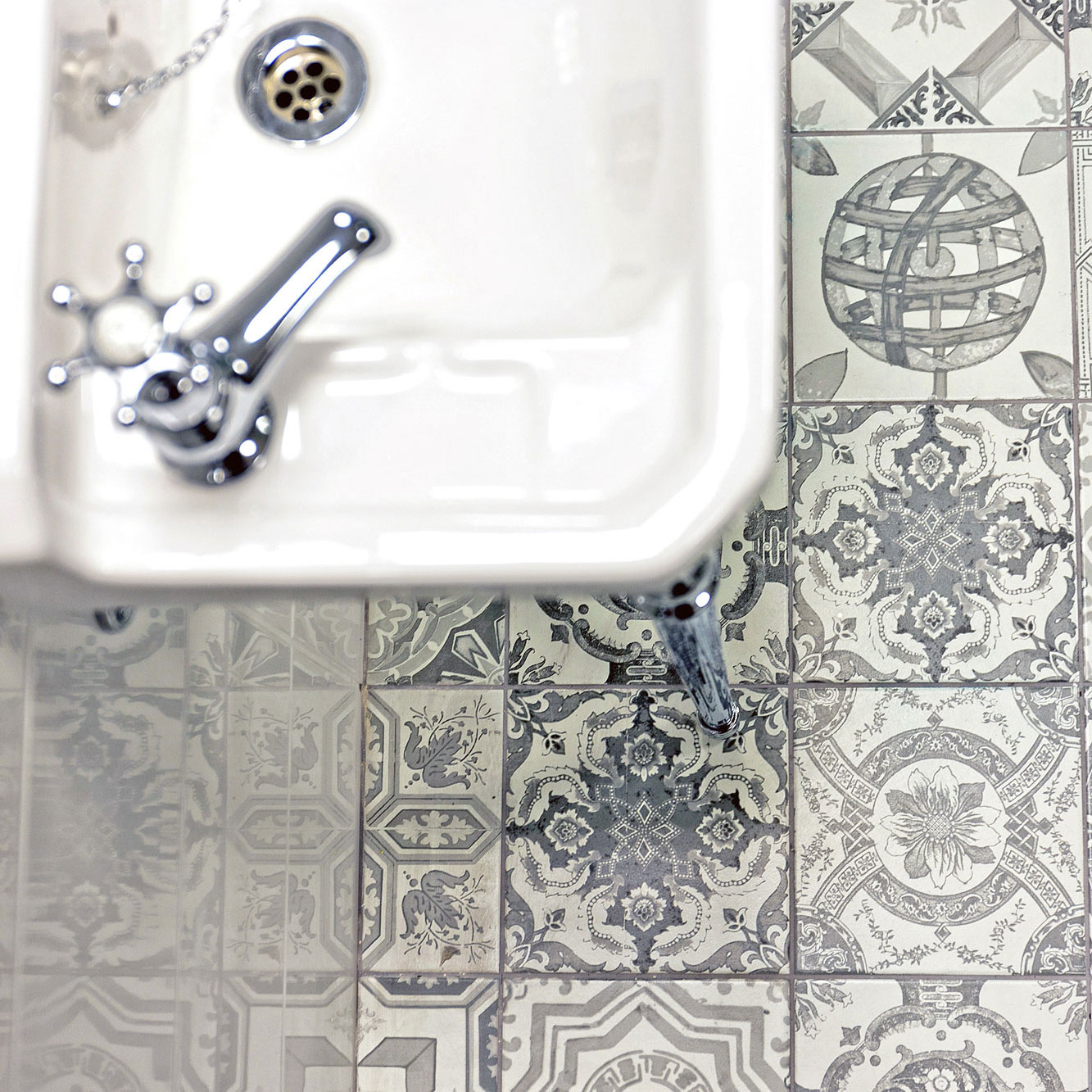 Victorian Pattern Floor & Wall Marlo Ceramic Matt Gloss Feature Tile 20x20cm Box - Picture 3 of 16